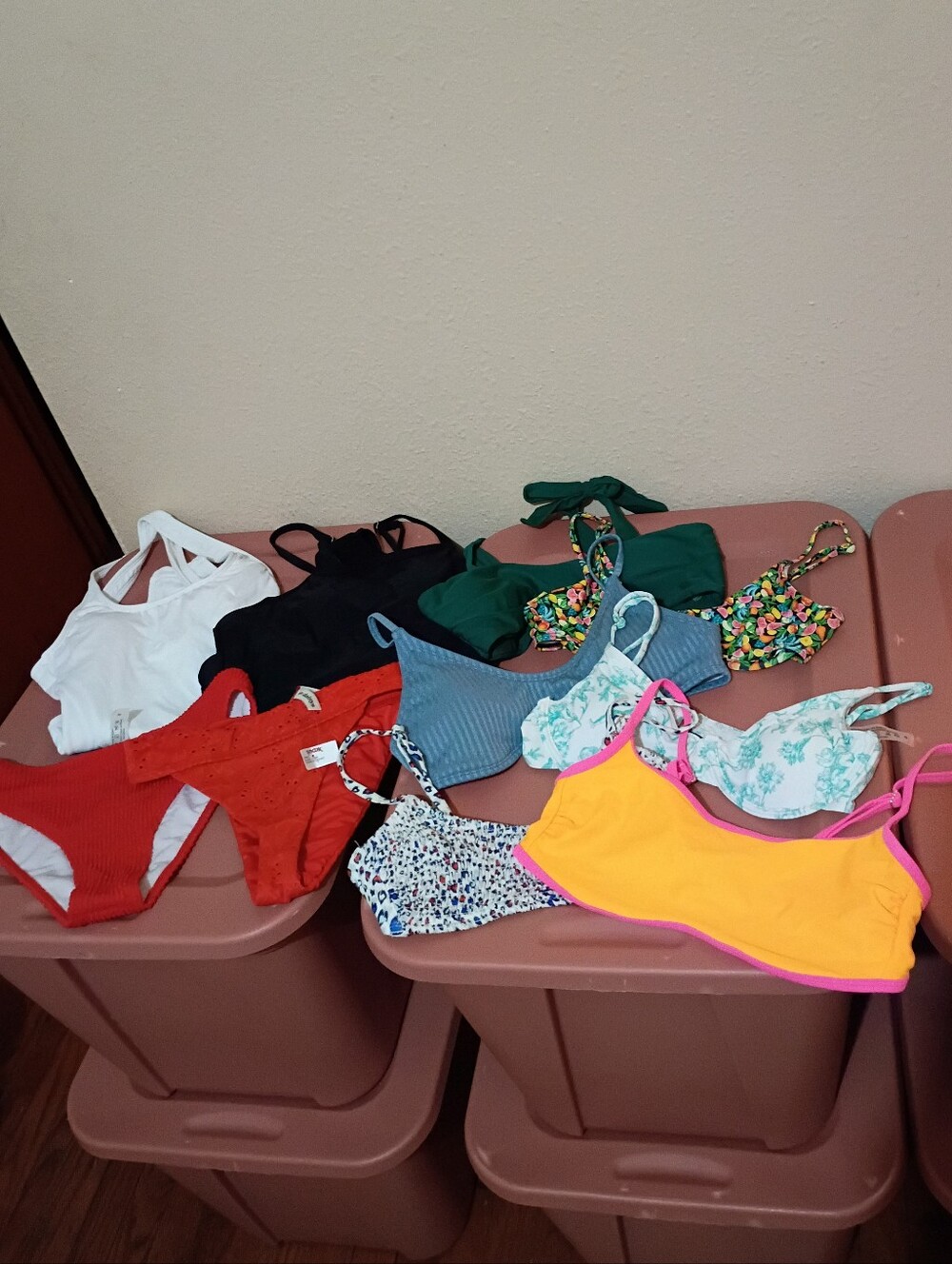 JUNIOR'S SIZE SMALL SWIM BUNDLE